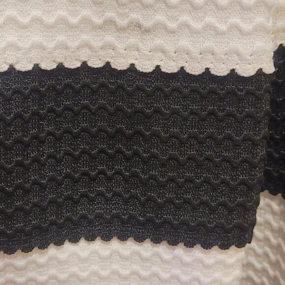 Touch Me Black and White Mini Skirt Medium runs small - Picture 4 of 6